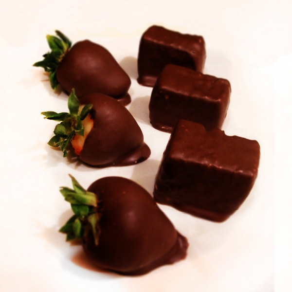 Organic Dark Chocolate Dipped Strawberries And Marshmallow Dozen Gluten Gourmet Kosher